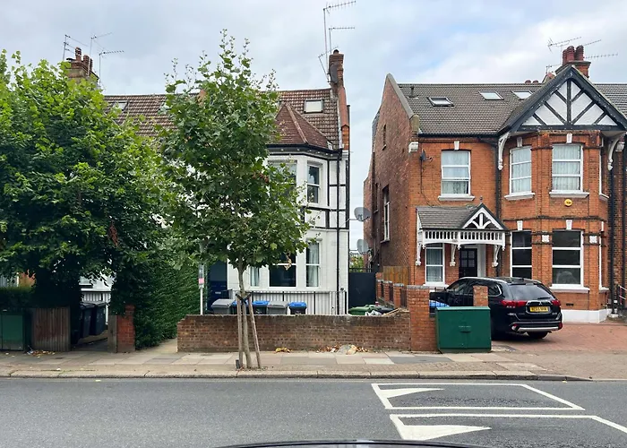 The Brondesbury Park - Sparkling 3Bdr Flat With Garden