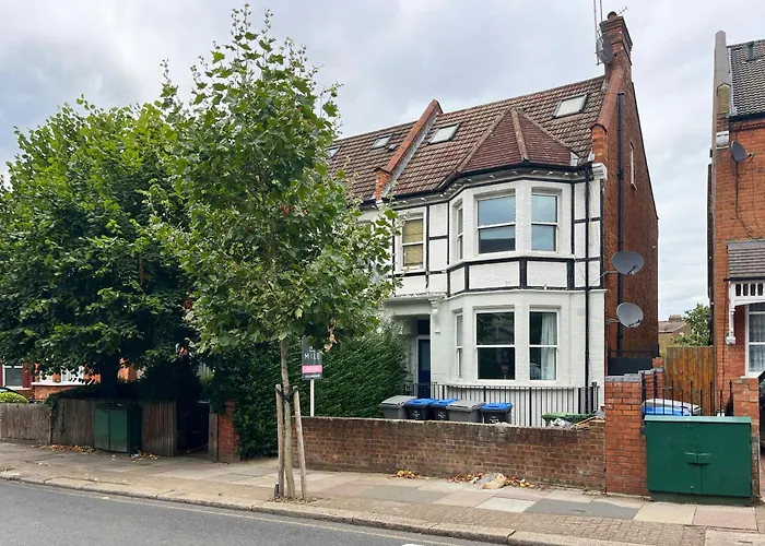 The Brondesbury Park - Sparkling 3Bdr Flat With Garden