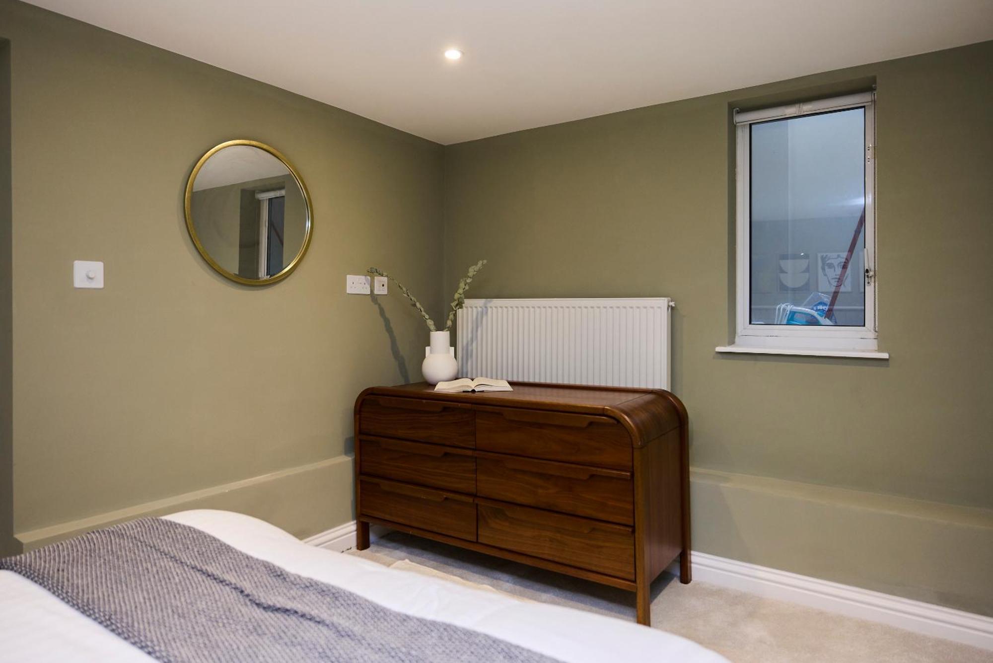 The Brondesbury Park - Sparkling 3bdr Flat With Garden Apartment *