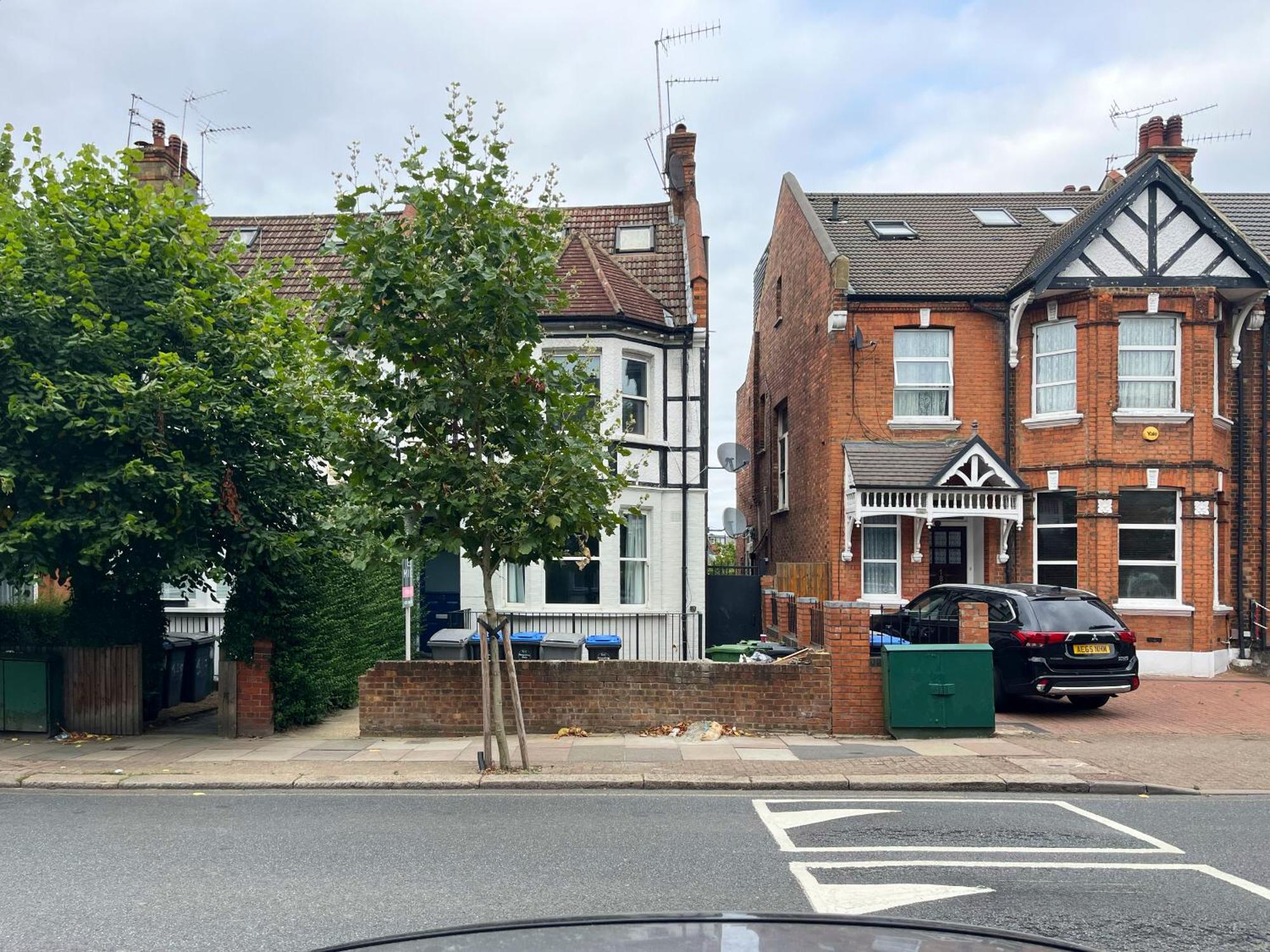 The Brondesbury Park - Sparkling 3bdr Flat With Garden Apartment *