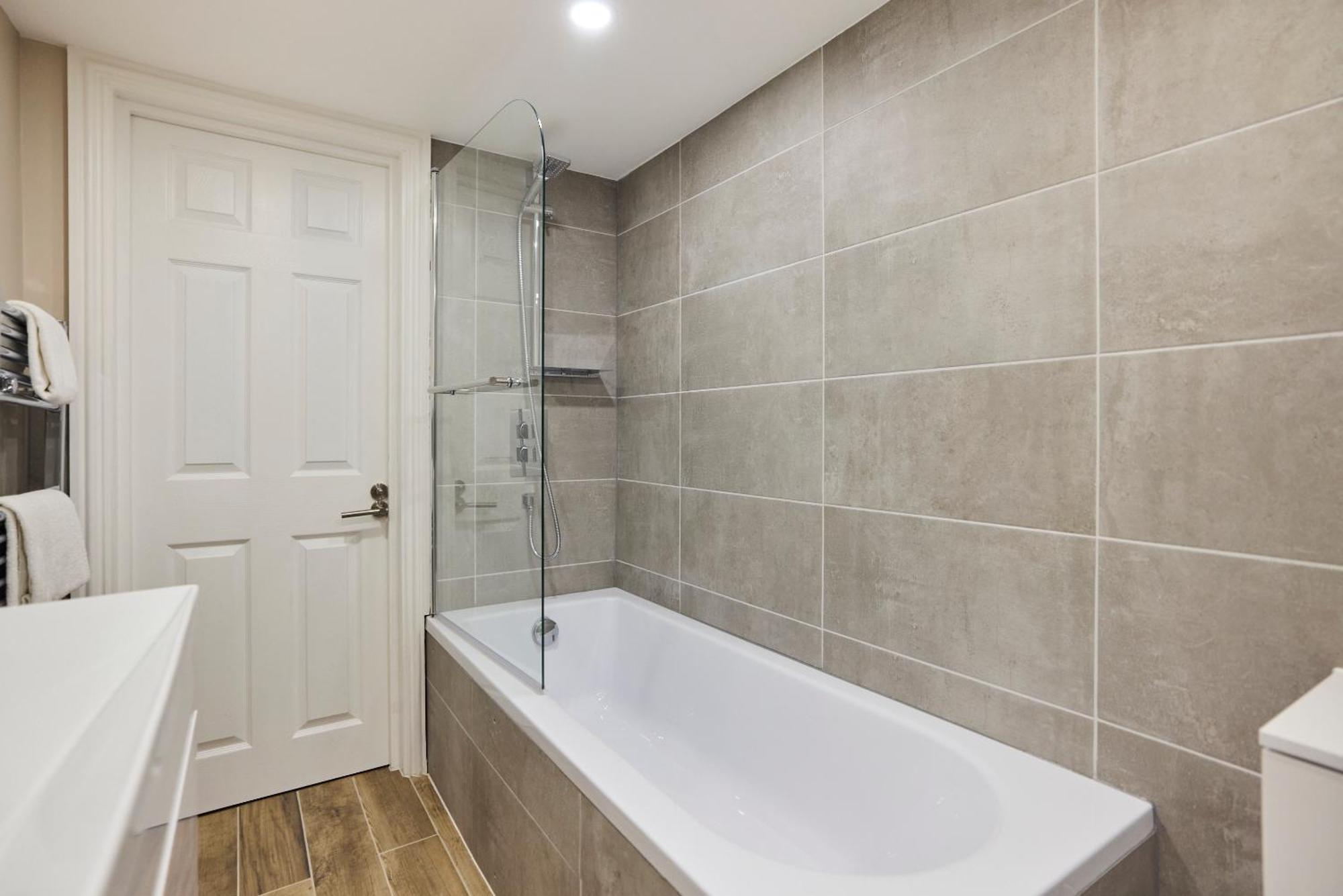The Brondesbury Park - Sparkling 3bdr Flat With Garden Apartment London