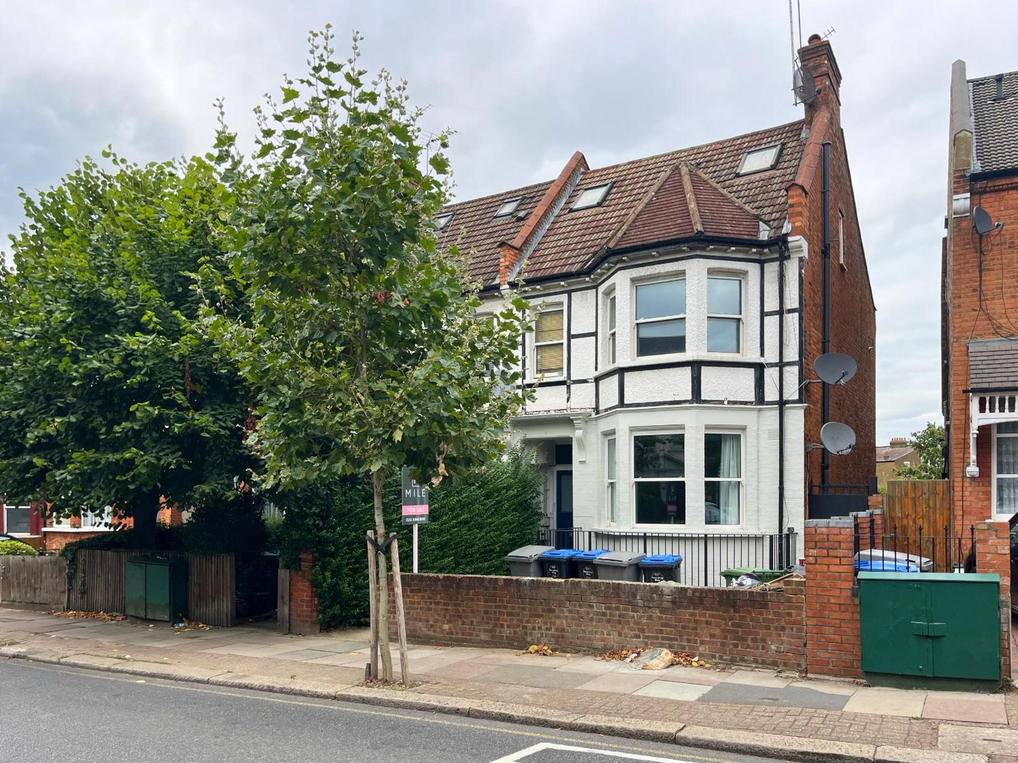 The Brondesbury Park - Sparkling 3bdr Flat With Garden London